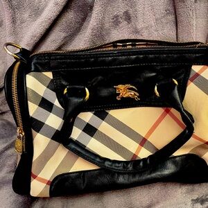Burberry pattern duffle bag